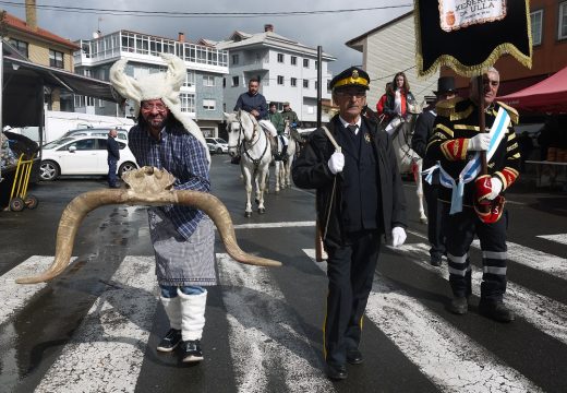 O desfile dos ‘xenerais da Ulla’ e dos personaxes do entroido chega ás rúas Fonte Díaz e pecha o carnaval no Concello de Touro